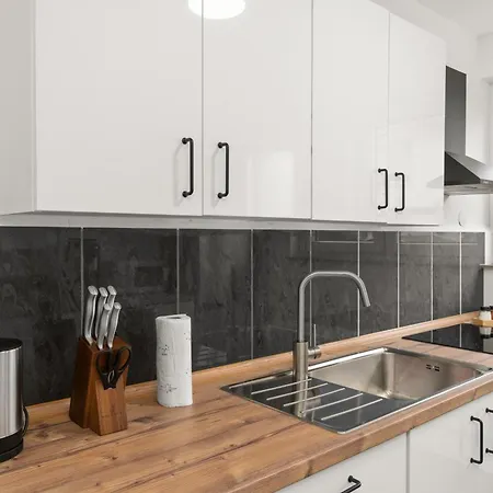 Apartament Gemuetliche - 7 Betten - Balkon - Waschtrockner - Smart Tv *