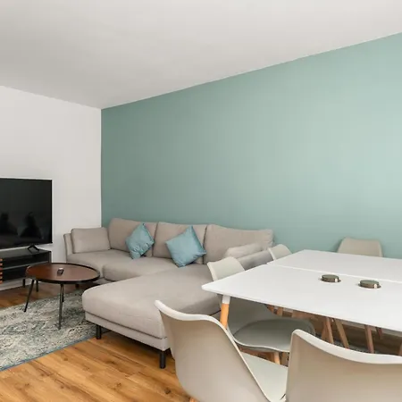 Gemuetliche - 7 Betten - Balkon - Waschtrockner - Smart Tv Apartament *