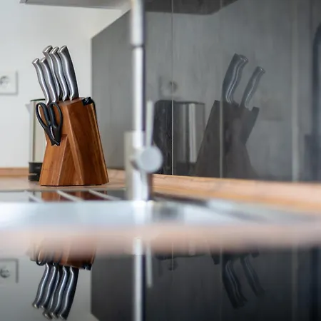 Gemuetliche - 7 Betten - Balkon - Waschtrockner - Smart Tv Apartament *