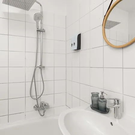 Apartment Gemuetliche - 7 Betten - Balkon - Waschtrockner - Smart Tv Kassel